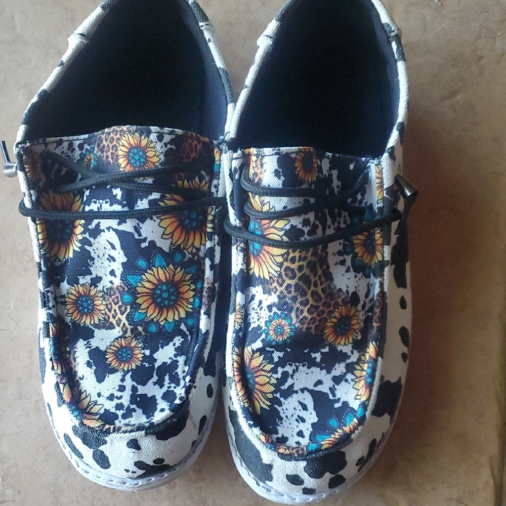 Ladies Lightweight Canvas Cow Print with sunflowers Ladies Size 39, (Size 8).